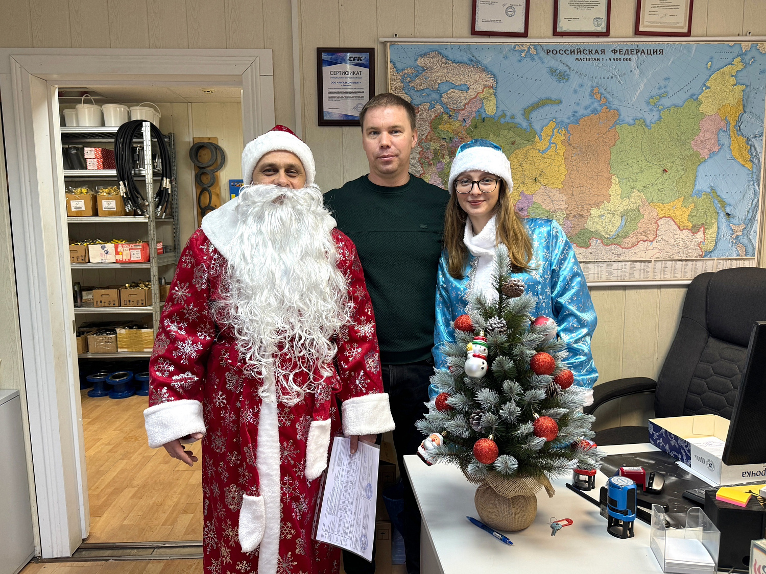 Поздравили наших клиентов с наступающим Новым годом!